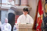 Lektor czyta czytanie