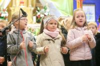 Dzieci z przedszkola śpiewają