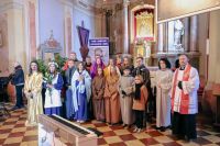 Aktorzy Misterium na pamiątkowym zdjęciu