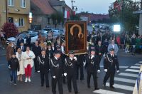 Procesja z obrazem MB ulicami Zagórowa