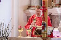 Ks. Rafał sprawuję Mszę Św.