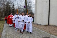 Procesja liturgiczna przed kościołem