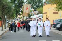 Procesja ulicami miasta