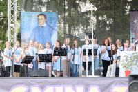 Schola śpiewa podczas Mszy św.