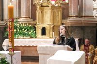 Kobieta śpiewa psalm