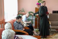 Ks. Prymas błogosławi chorych