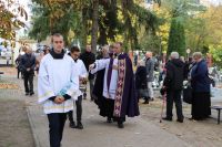 Ksiądz proboszcz święci groby